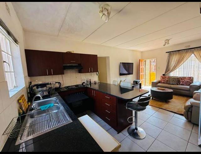 3 BEDROOM TOWNHOUSE FOR SALE IN STRUBENSVALLEI